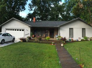 209 Apple St, Creve coeur, IL