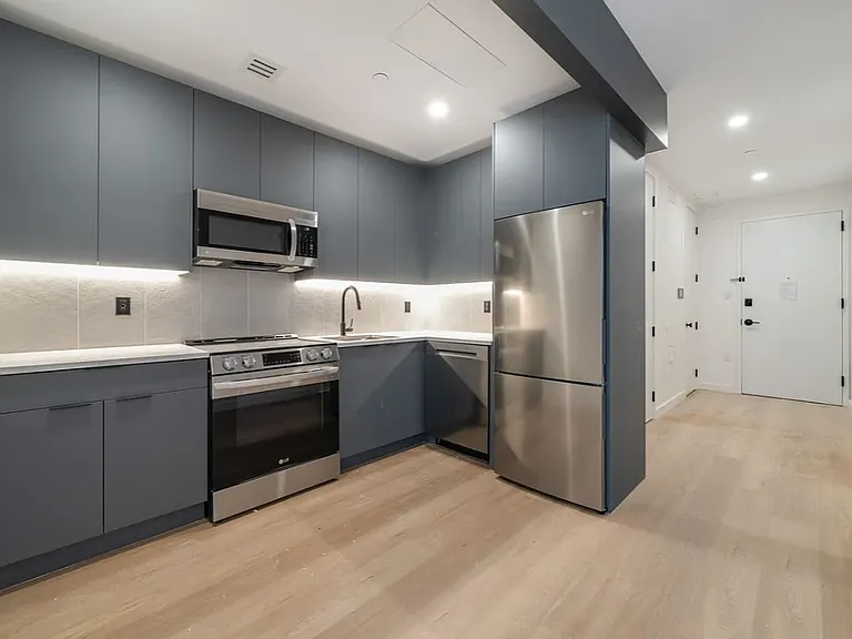931 Carroll St #1007 — Photo 2