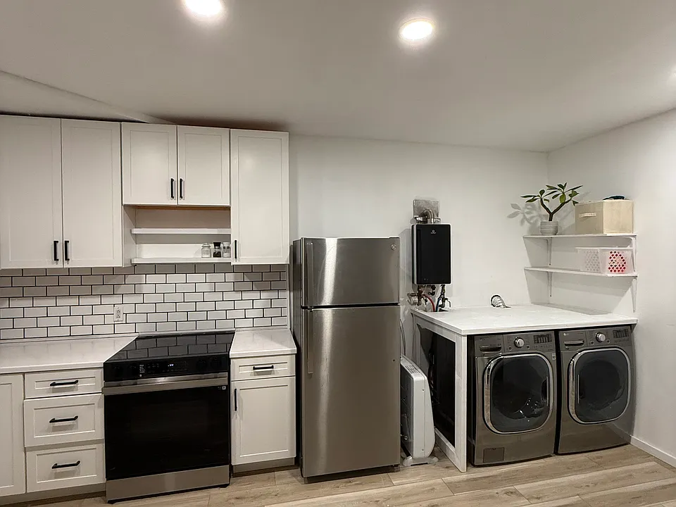 635 Primavera Rd #2