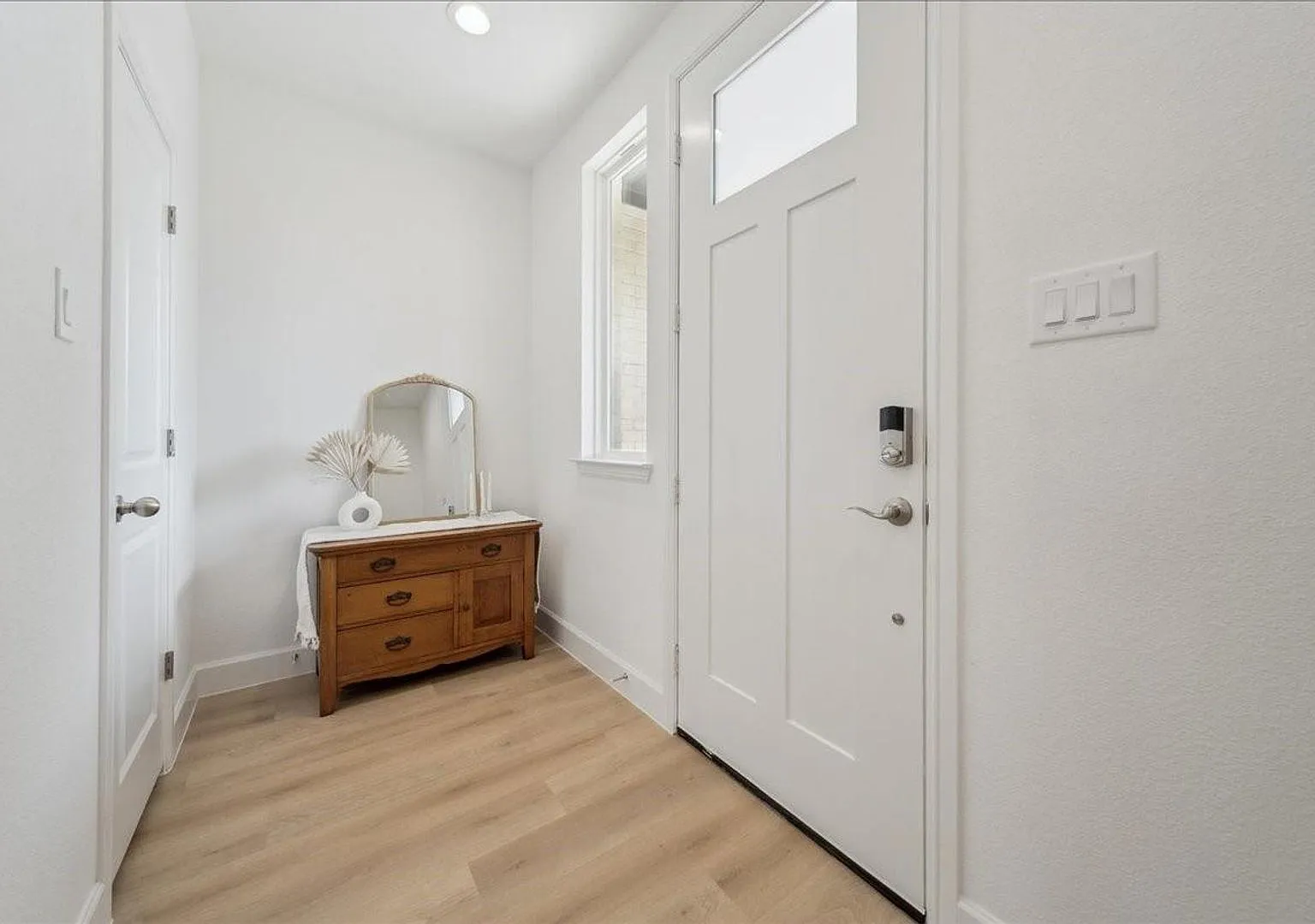 Modern Luxury Meets Fort Worth LivingSophisticated Style, Exceptional Space & No HOA! — Photo 2
