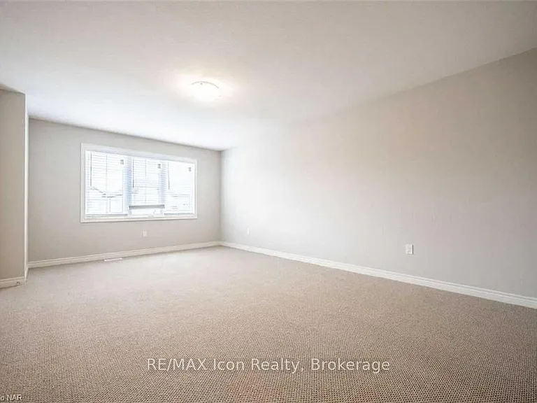 135 Acacia Rd — Photo 12