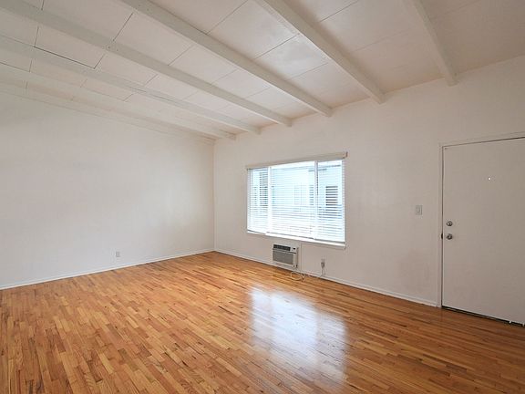5th image of 4924 Tujunga Ave APT 12