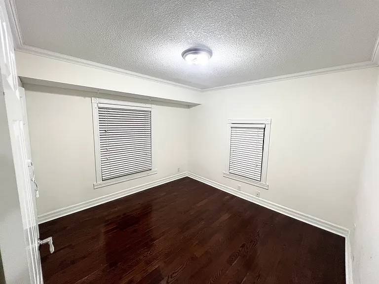 3947 Dupont Ave N — Photo 11