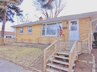 917 Merton Ave, Waukegan, IL 60087