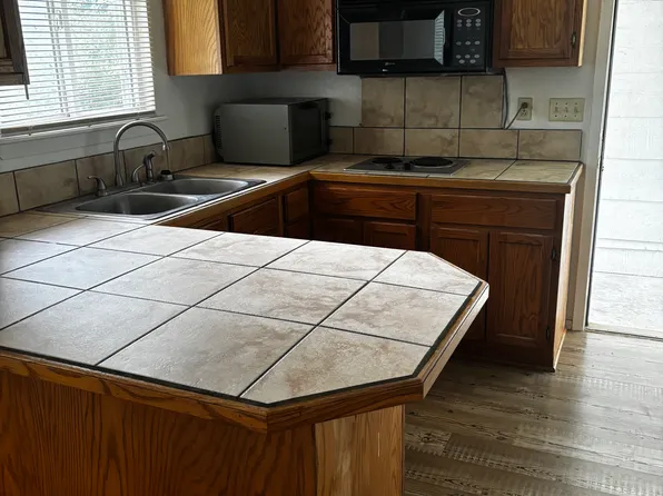 1505 Mill St #5, Gainesville, TX 76240