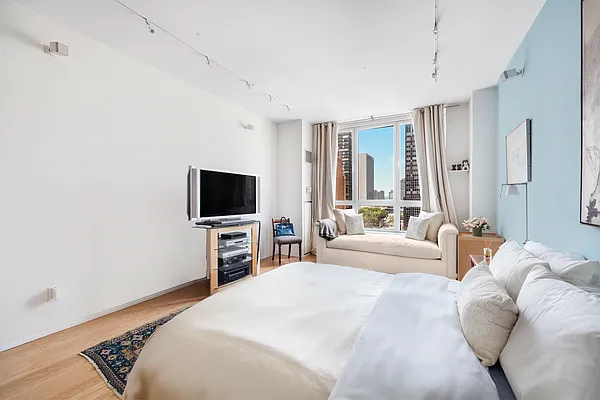 Rented by Compass | media 12