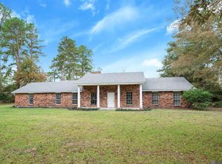 9556 Fairway Dr, Denham Springs, LA 70726