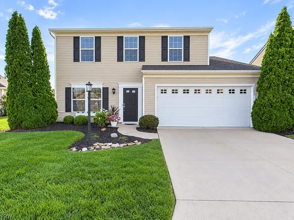 2922 Island Creek Dr, Medina, OH 44256