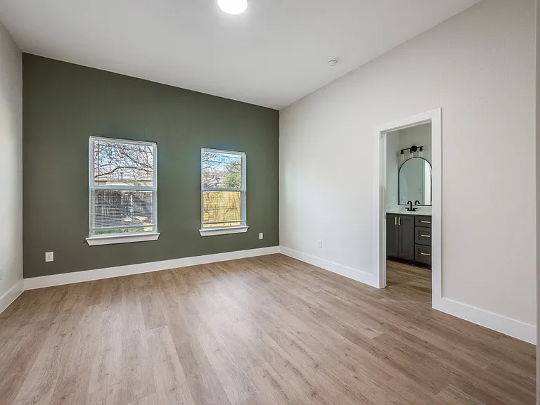 835 Stamps Ave — Photo 6