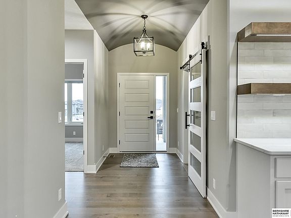 3rd image of 18408 Pinehurst Cir