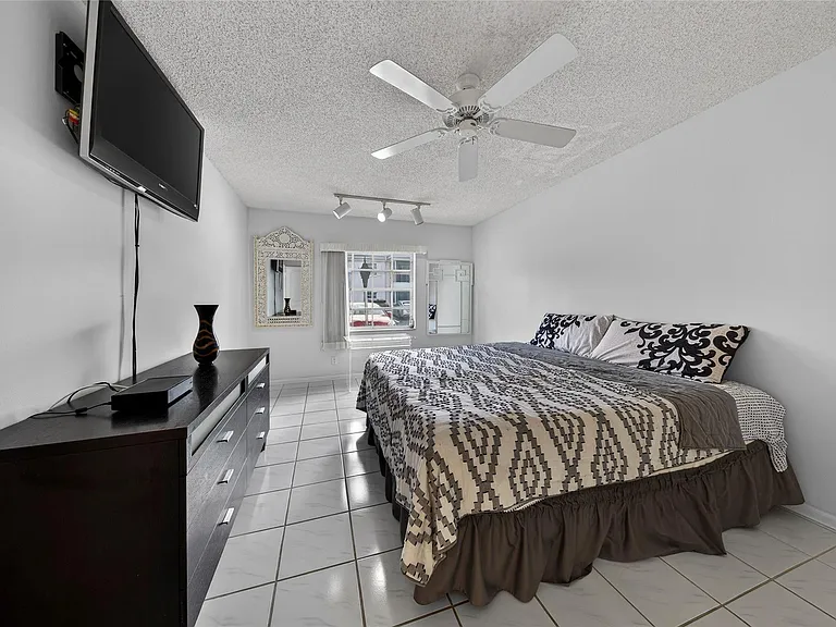 6253 Bay Club Dr #1 — Photo 26