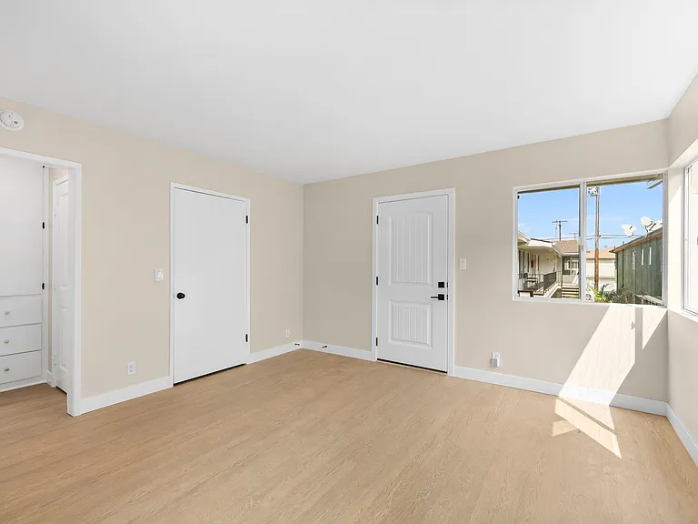 3020 E 3rd St #11 — Photo 11