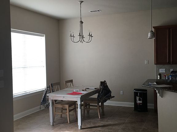 4th image of 793 Lakeshore Village Dr
