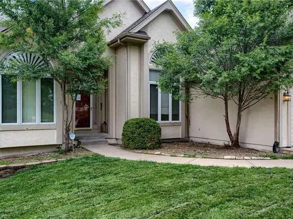 7100 N Cherry St, Gladstone, MO 64118