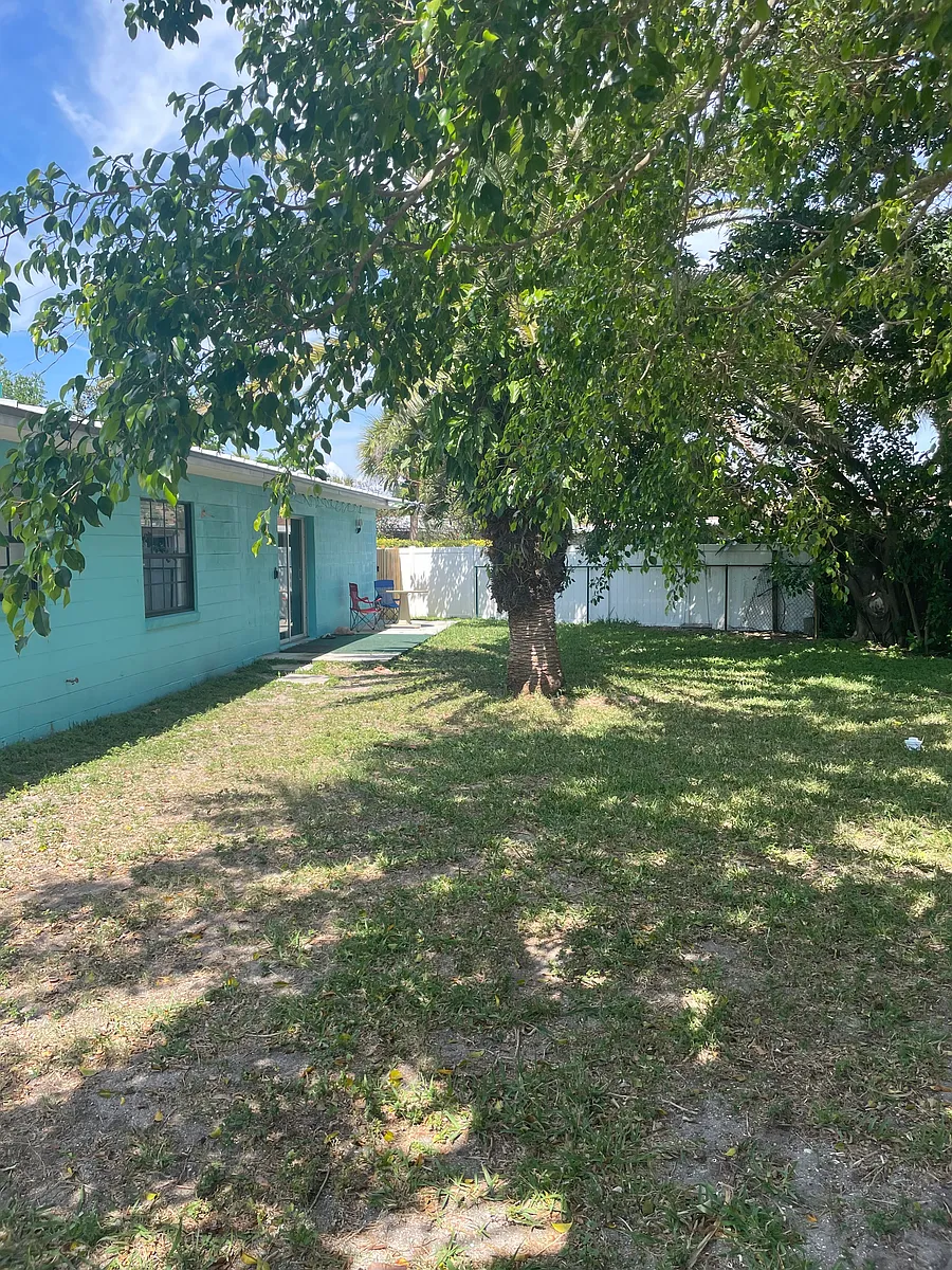 Building Photo - 104 W Osceola Ln #A