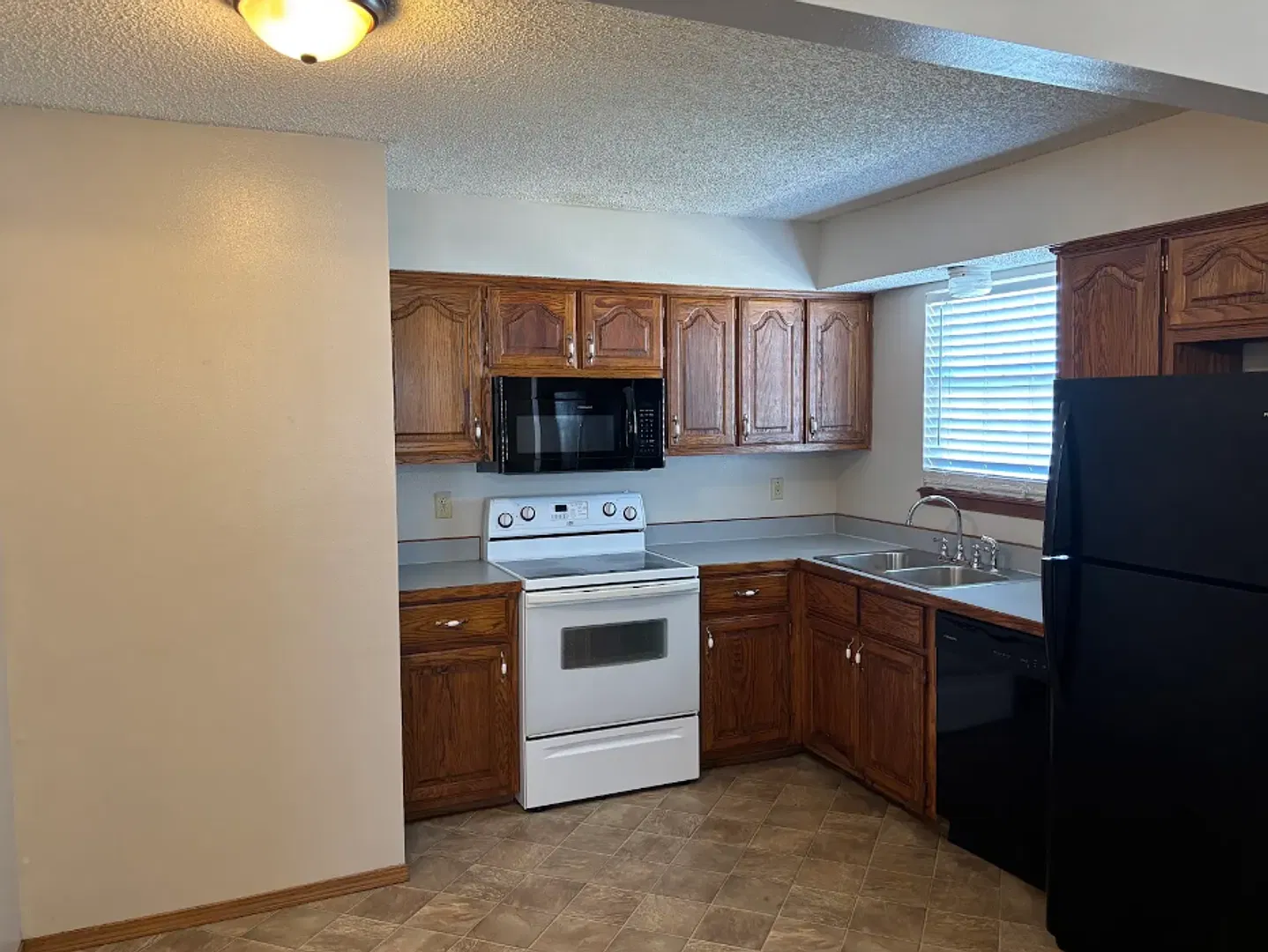 Cardinal Apartments — Photo 1