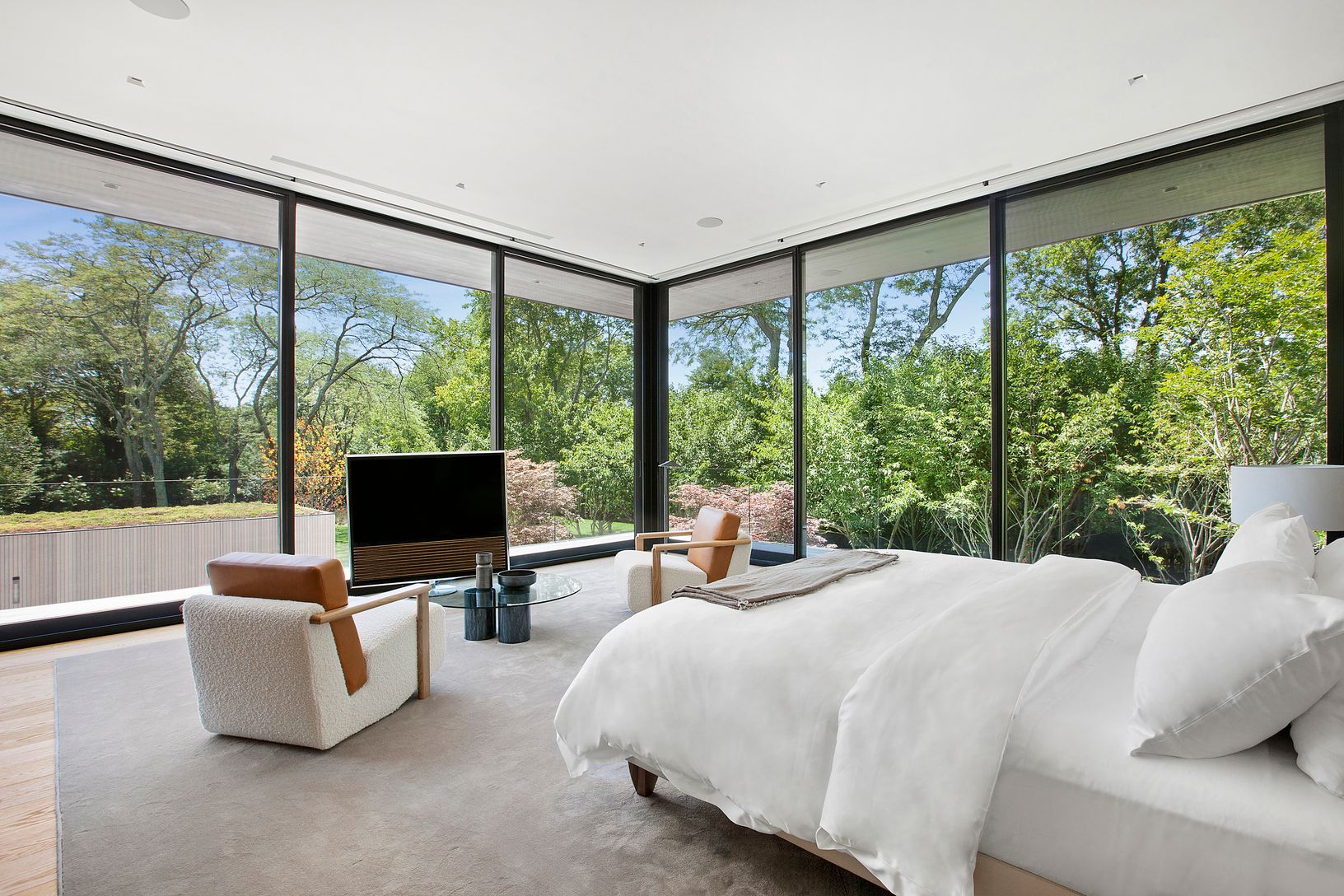  MASTER BEDROOM SUITE