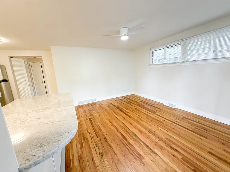 808-810 Apple Ct #808 — Photo 4