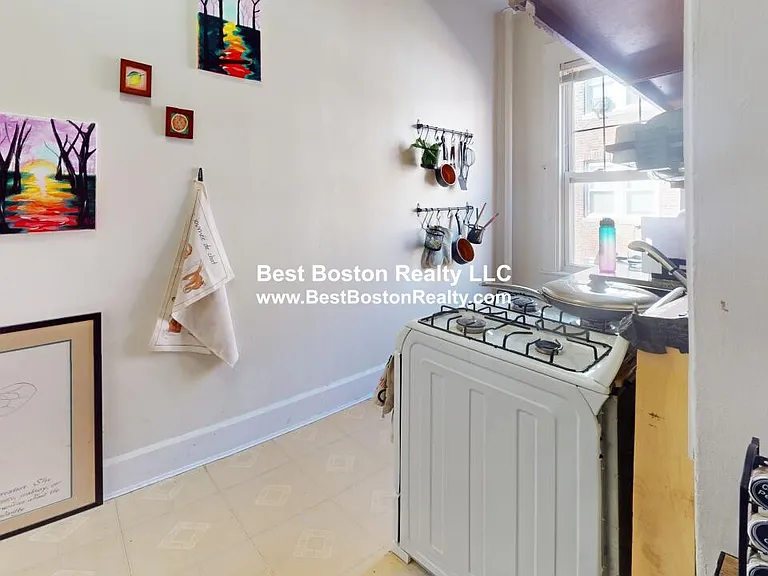 155 Summer St #9R — Photo 4