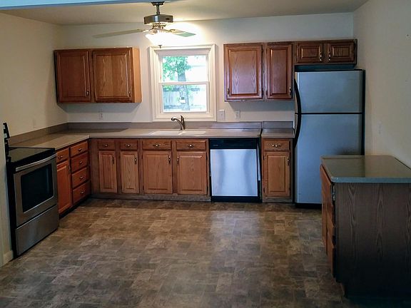 3rd image of 200 Schoolhouse Ln