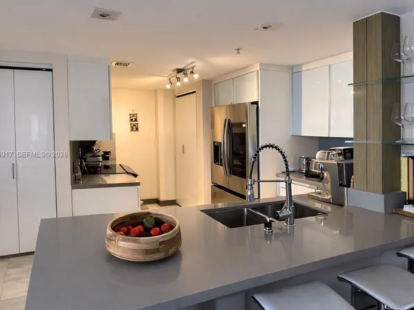 701 Brickell Key Blvd APT 1611, Miami, FL 33131