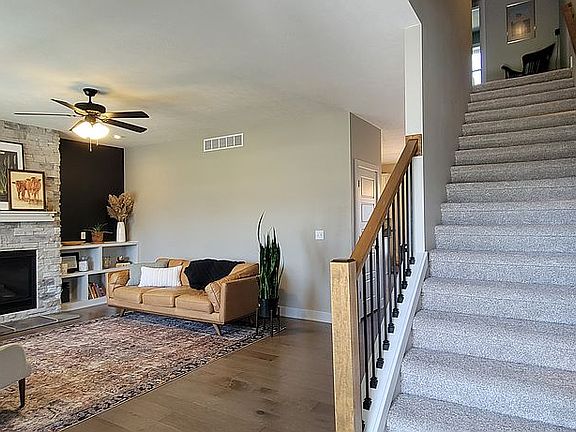 3rd image of 2152 Parkview Dr