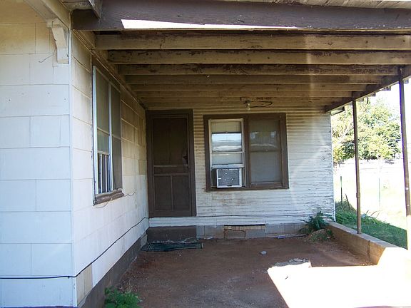 3rd image of 1304 E Creek St