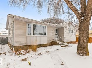 8416 71st St NW, Edmonton, AB T6B 1X4