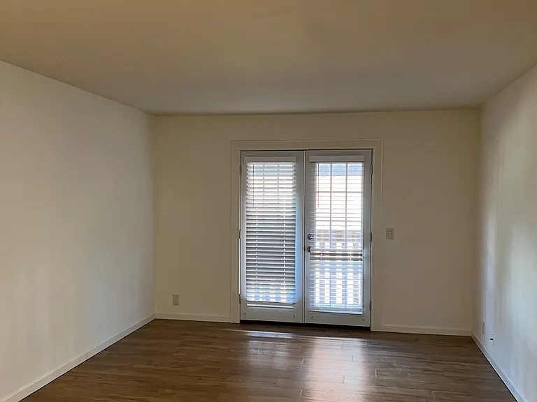 2905 Burch Ave #12 — Photo 10