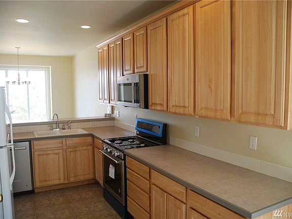 3rd image of 3121 Lombard Ave APT B