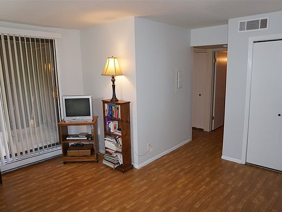 3rd image of 2929 Sunnyside Dr #(105a