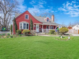 72 Ketcham Ave, Patchogue, NY 11772