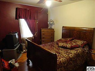 4th image of 601 W Howard St