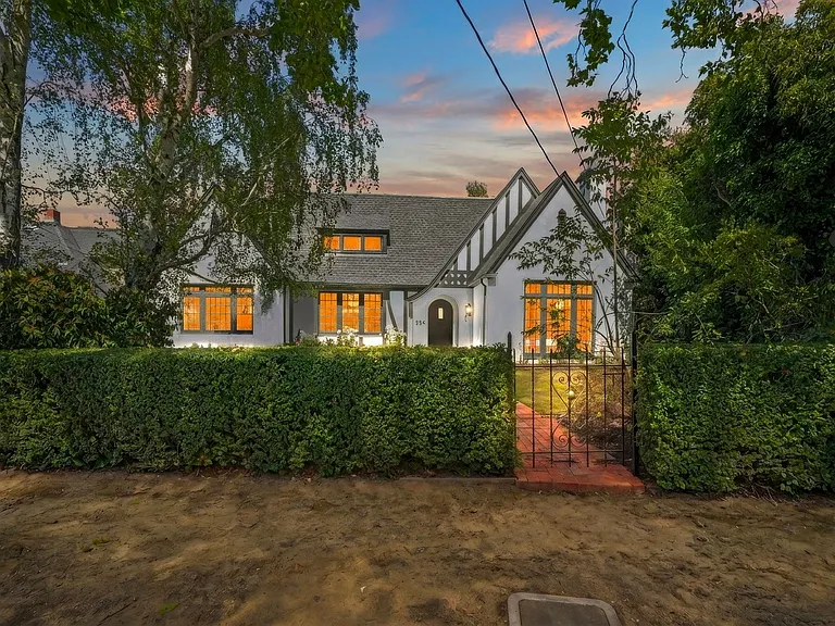 554 Edgewood Rd — Photo 49