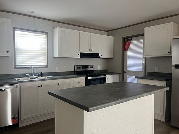 4th image of 1601 E Slaughter Ln Trailer 117