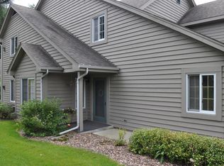 18475 Brookfield Lake Dr, Brookfield, WI 53045