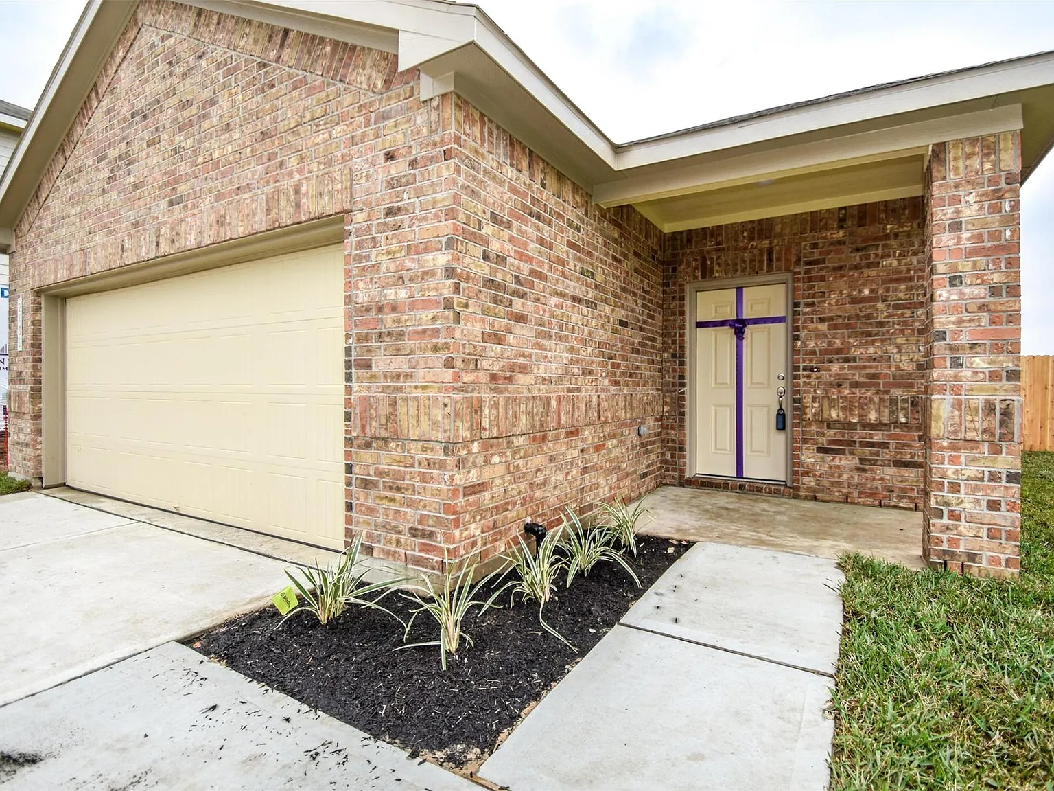 3 bed, 2.0 bath, 1602 sqft, $2,100 — Photo 3