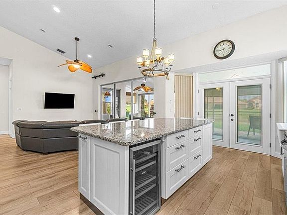 5th image of 7215 Ashford Ln