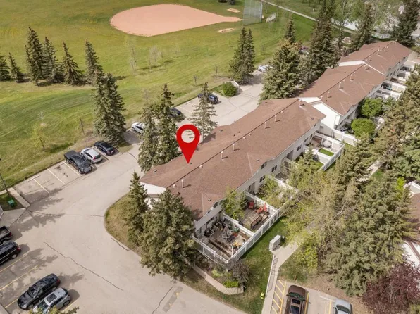 165 NW Woodmont Ter SW, Calgary, AB T2W 4Z4