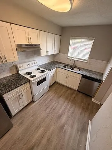 3392 Fairway Oaks Dr #E — Photo 2