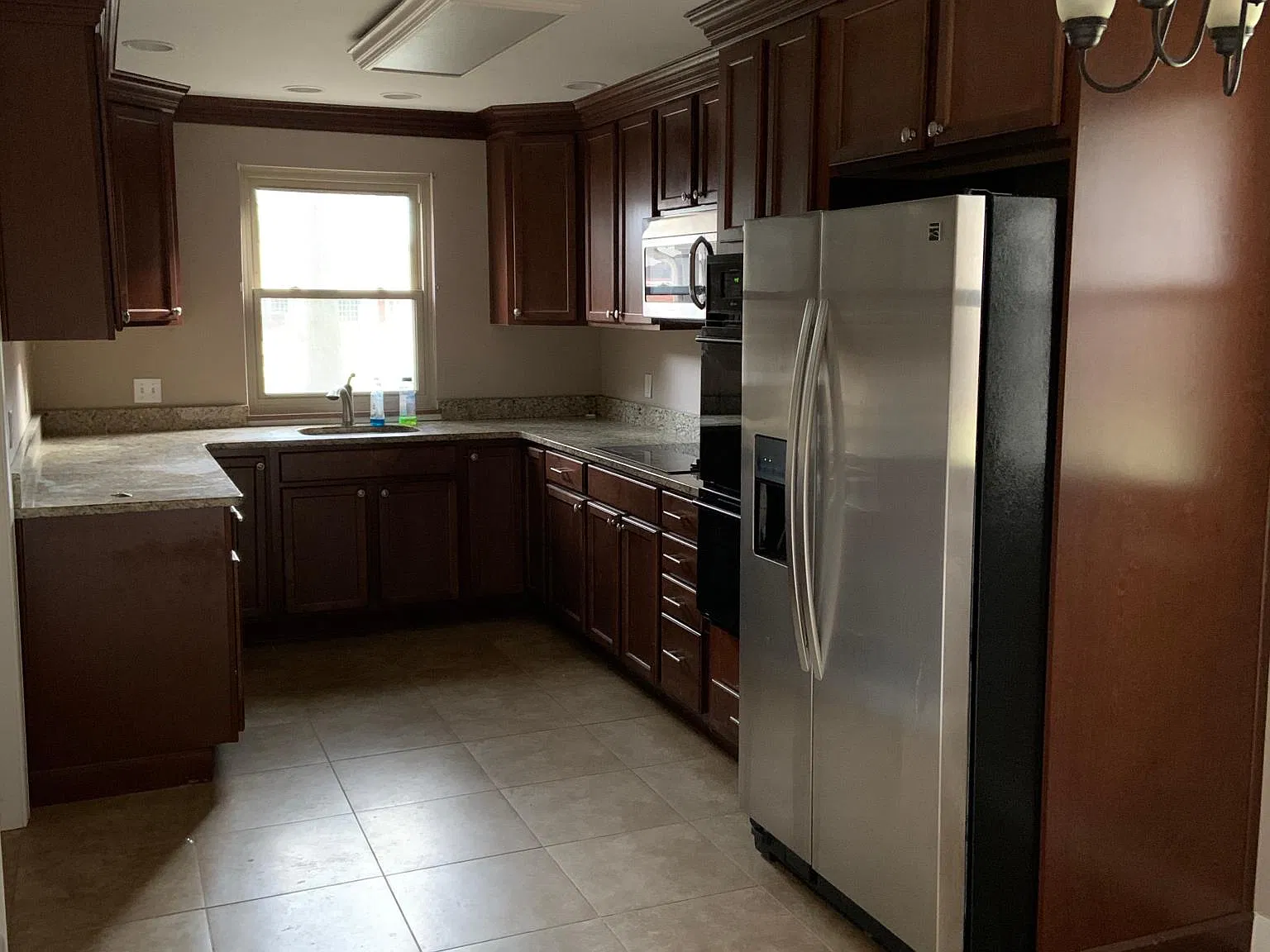 100 Canterbury Dr — Photo 3