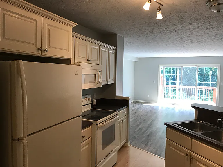 704 Stevens Pointe Dr SE — Photo 9