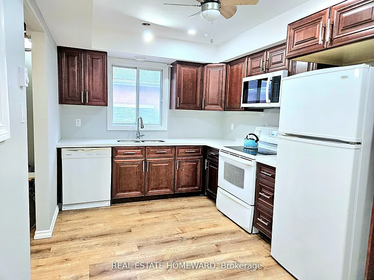 7 Bristow Ct — Photo 2