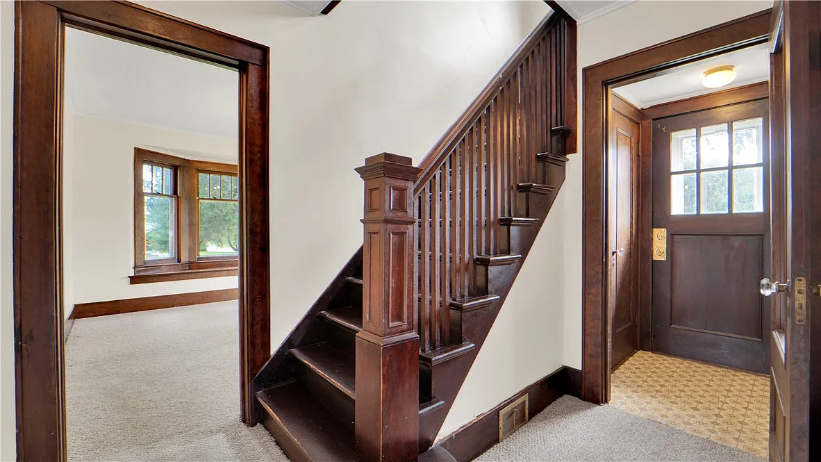 4 bed, 2.0 bath, 2400 sqft, $2,500 — Photo 3
