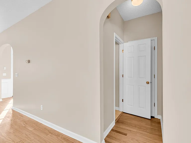 16 Bushwood Dr — Photo 17