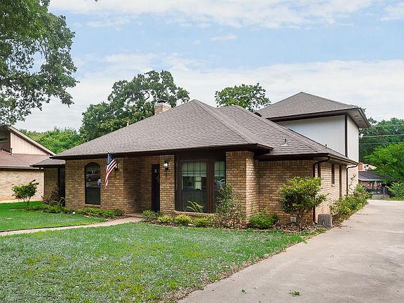 4th image of 2834 N Creekwood Dr