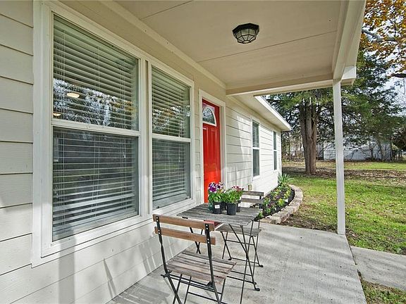 3rd image of 214 Neathery St