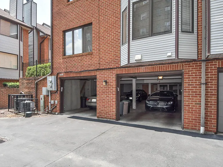 4444 Lindell Blvd #7 — Photo 49