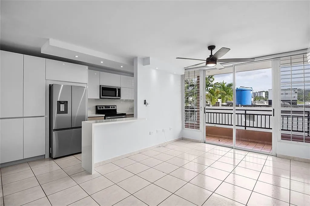 3 bed, 2.0 bath, 1200 sqft, $2,300 — Photo 2