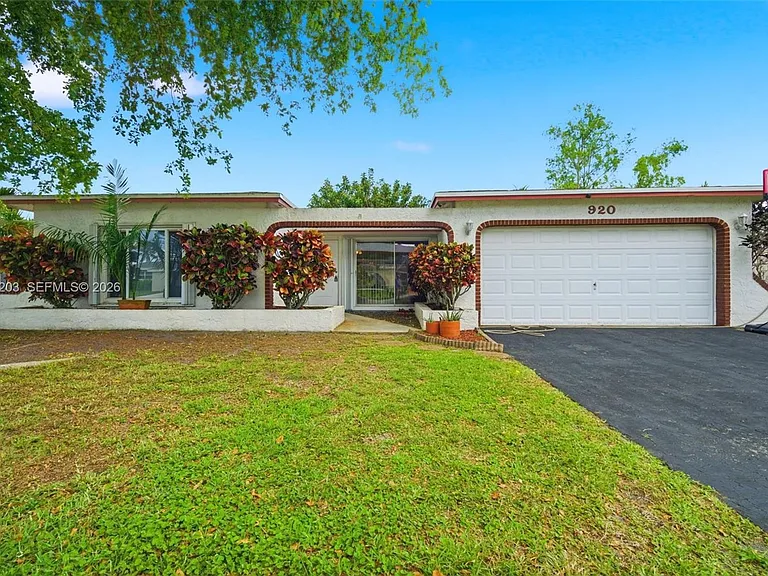920 NW 92nd Ave — Photo 7
